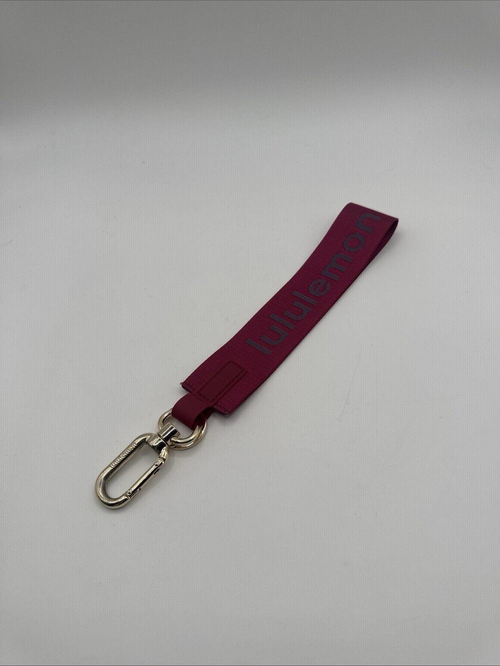 Lululemon Never Lost Keychain Magenta Pre-Owned Gold Hardware